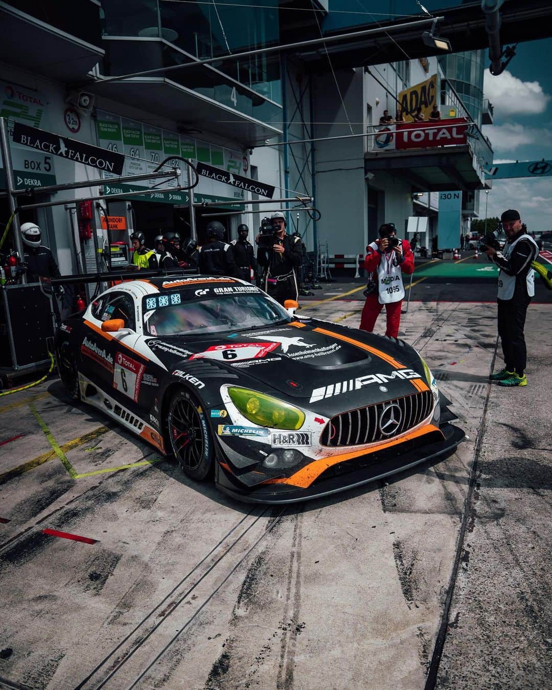 Mercedes AMGさんのインスタグラム写真 - (Mercedes AMGInstagram)「Ups and downs at the 47th edition of the @24hnbr 2019. #3 Mercedes-AMG @teamblackfalcon finishes on third place. @getspeed_performance secures P7 and P14. Class win for the Mercedes-AMG GT4! Thanks to all teams and drivers for your great fighting spirit! We’ll be back in Green Hell! #MercedesAMG #AMG #AMGGT3 #24hAMG #24hNBR #nurburgring」6月24日 0時38分 - mercedesamg
