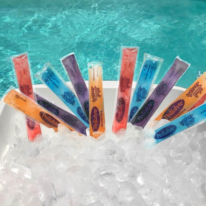 のインスタグラム：「Sunday Funday! On #NationalHydrationDay don’t forget the summer weekend essentials. #abbott #lifetothefullest #pedialyte #hydration #summer」