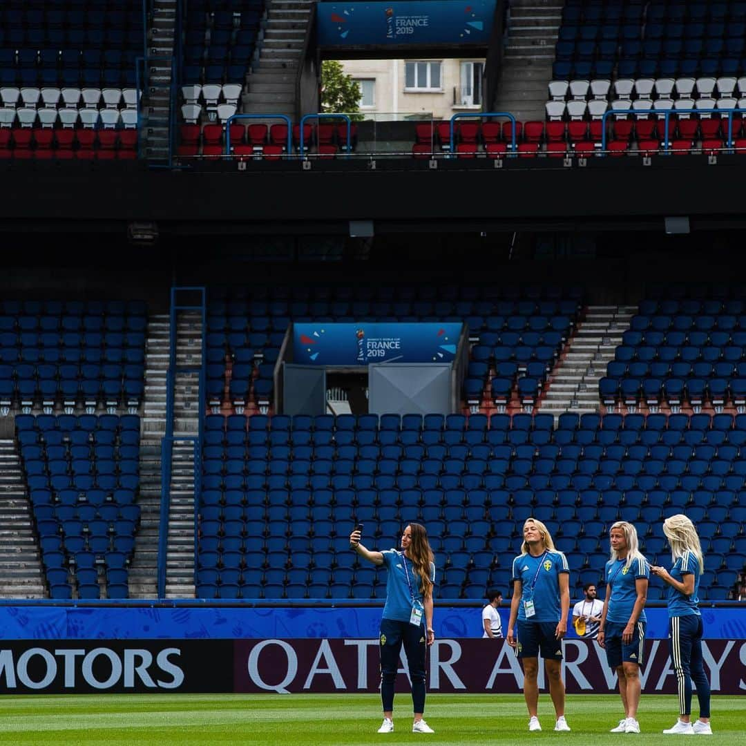 ソフィア・ヤコブソンさんのインスタグラム写真 - (ソフィア・ヤコブソンInstagram)「Hope to see many of you at parc des princes tomorrow!⚽️💯#FIFAWWC #france #2019」6月24日 0時31分 - sofiajakobsson