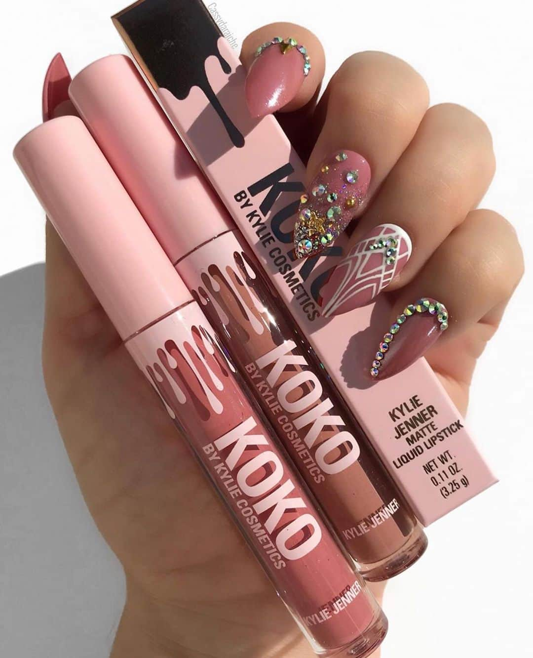 Kylie Cosmeticsさんのインスタグラム写真 - (Kylie CosmeticsInstagram)「KOKO Kollection matte lips 💗 shop now on the Kylie Cosmetics App and use code “KYLIEAPP5” to save $5 off your order ✨ love this pic by @cassydaraiche」6月24日 0時43分 - kyliecosmetics