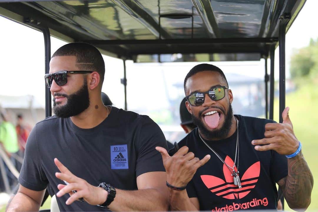 デライノ・デシールズ・ジュニアのインスタグラム：「Friend: here comes your crush act normal  Us:  #togetherwe」
