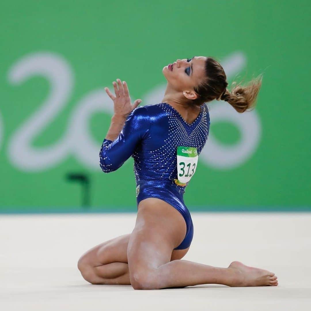 ジャジ・バルボサさんのインスタグラム写真 - (ジャジ・バルボサInstagram)「Happy Olympic day  #Rio2016 #miss #gymnastics #chalkgirl 🇧🇷」6月24日 0時53分 - jade_barbosa