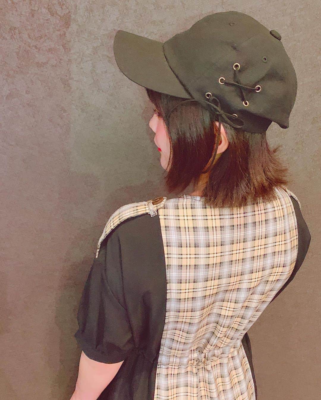 川村虹花さんのインスタグラム写真 - (川村虹花Instagram)「新しいワンピース🖤 たまには女の子らしい服。。 #チェックワンピース #キャップ女子 #仮面女子」6月24日 0時54分 - nanaka_kawamura