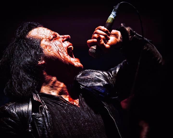 Alternative Pressさんのインスタグラム写真 - (Alternative PressInstagram)「Happy Birthday to the frontman of two legendary rock acts, Glenn Danzig. Not only did he help put @misfits on the map, but also skyrocketed to the top with his one-of-a-kind voice and knack for songwriting. Danzig’s musical prowess knows no bounds, leaving his mark on rock, punk, industrial and countless other genres. We hope he can tour with the Misfits forever, but for now we’ll take one Last Caress 💀﻿ .﻿ .﻿ .﻿ #glenndanzig #themisfits #misfits #samhain #danzig #alternativepress #altpress」6月24日 1時01分 - altpress