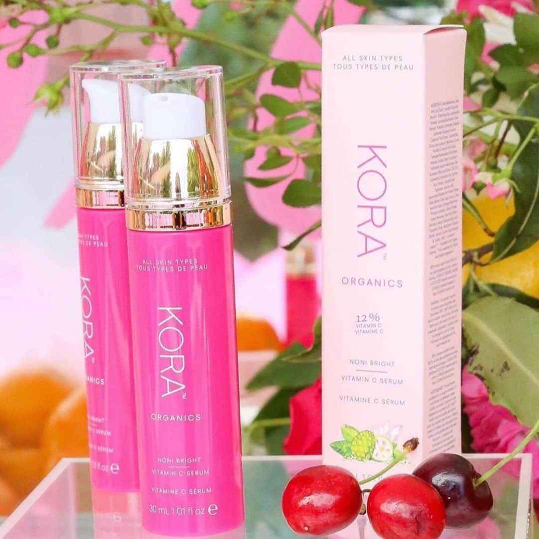 KORA Organicsさんのインスタグラム写真 - (KORA OrganicsInstagram)「Celebrated the launch of our Noni Bright Vitamin C Serum 🍊 with reiki, crystal readings, an aura booth and Noni Bright smoothies. 🍋 Thank you to everyone who joined us on this BRIGHT 🍒 and magical day! #NoniBright #KoraOrganics #MindBodySkin」6月24日 1時14分 - koraorganics