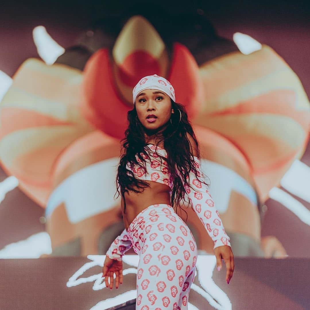 メジャー・レーザーのインスタグラム：「high priestess tings」