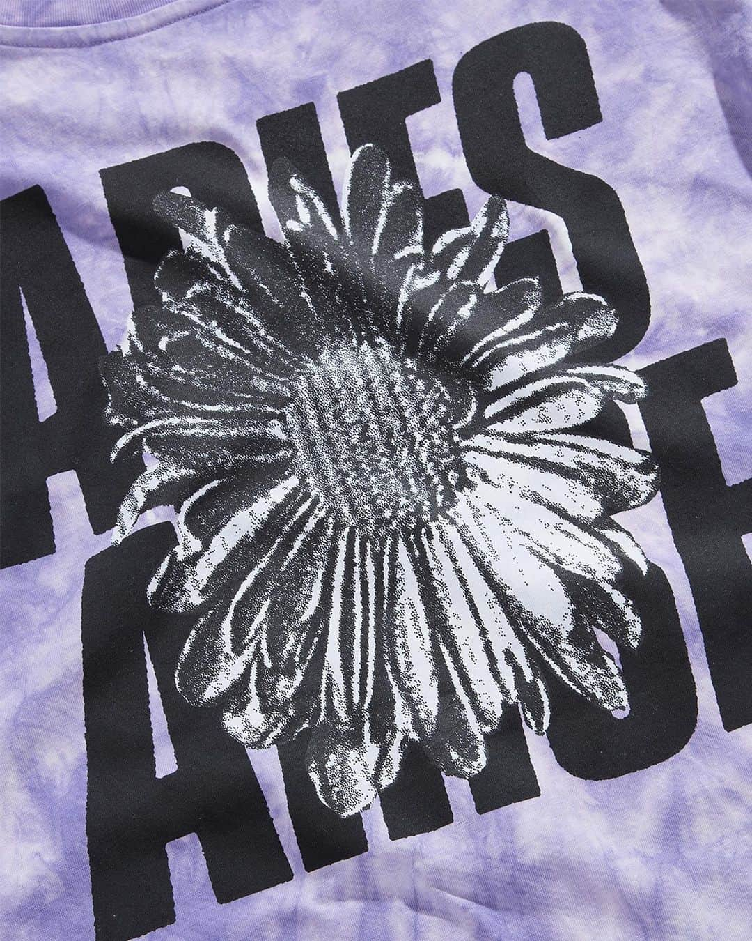 i-Dさんのインスタグラム写真 - (i-DInstagram)「It's officially summer. 🌻⁣ ⁣ Which means you need the @ariesarise x @i_d Tie-Dye t-shirt, which funnily enough has arrived on the i-D online store. 🎯⁣⁣ ⁣⁣ Get yours now, by visiting https://i-Dstore.co 🛍⁣ ⁣⁣.⁣⁣ .⁣ .⁣⁣ Photography @clareshilland⁣⁣⁣⁣ Model @evangelineling⁣ #Aries #iD #TieDye」6月24日 1時17分 - i_d