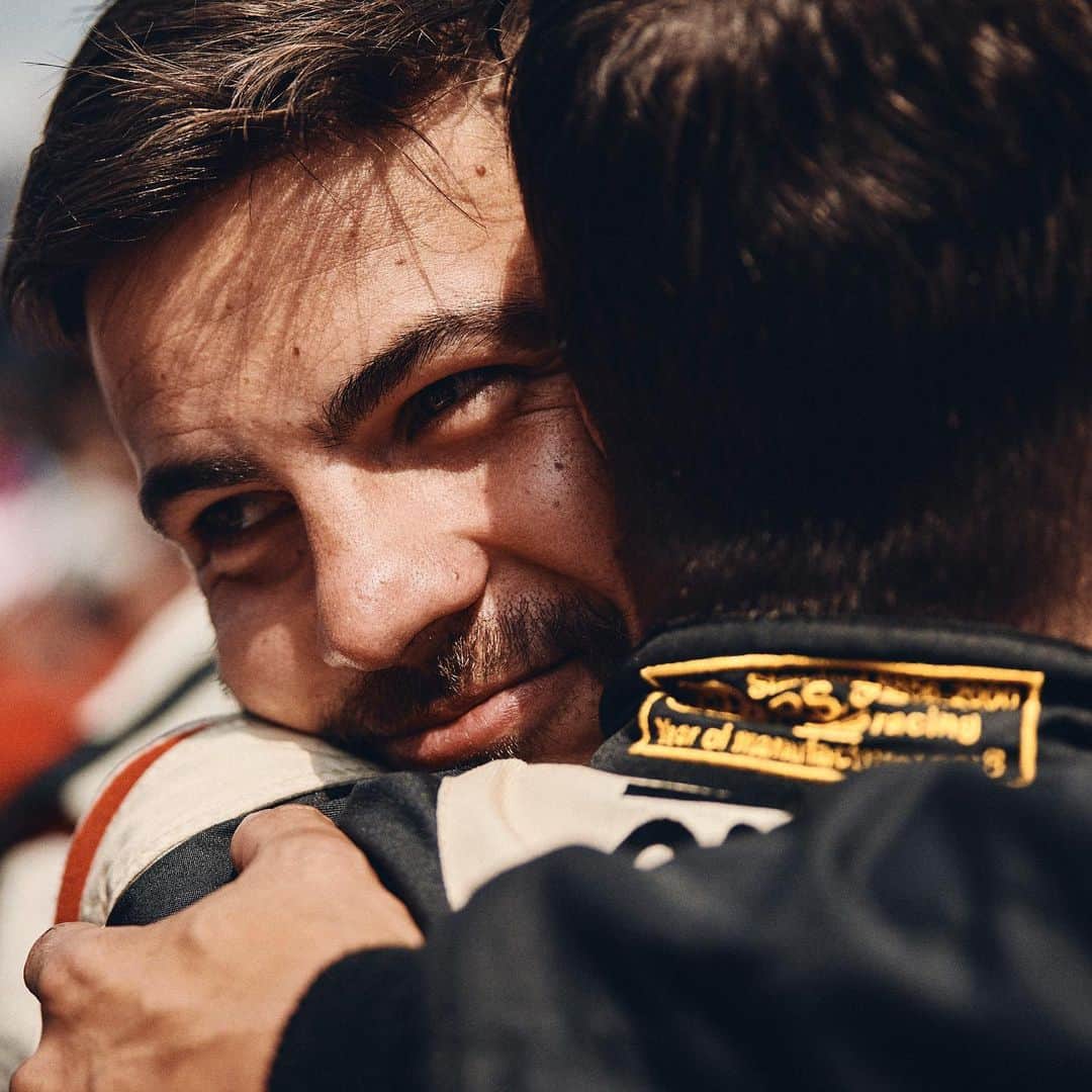 Porscheさんのインスタグラム写真 - (PorscheInstagram)「The last 24 hours had everything: Drama. Duels. Excitement. And a victory within reach. It was a bittersweet race with Porsche finishing 2nd and 5th at the 24h of Nürburgring. Thanks to all the teams, fans and partners for their support during our #WeeksOfEndurance  #teamporsche #24h #24hnbr #greenhell」6月24日 1時31分 - porsche