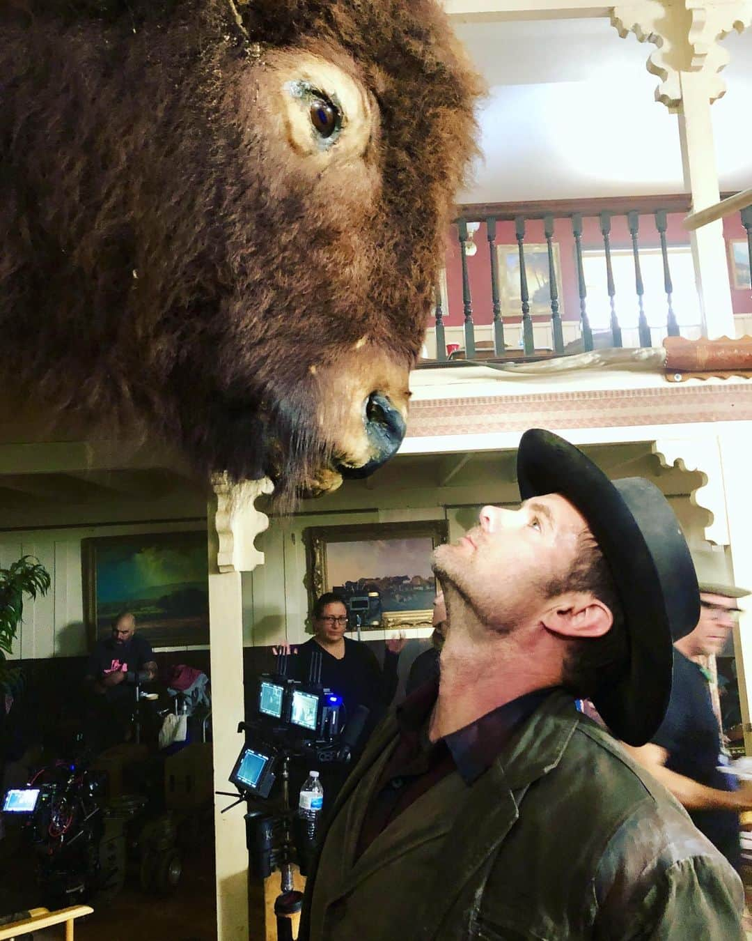 ギャレット・ディラハントさんのインスタグラム写真 - (ギャレット・ディラハントInstagram)「Magnificent beast.  What long, lonely road did you take to end up in a props warehouse, and part of the #FearFamily?  Involuntary one, I’d wager.」6月24日 1時48分 - garretdillahunt