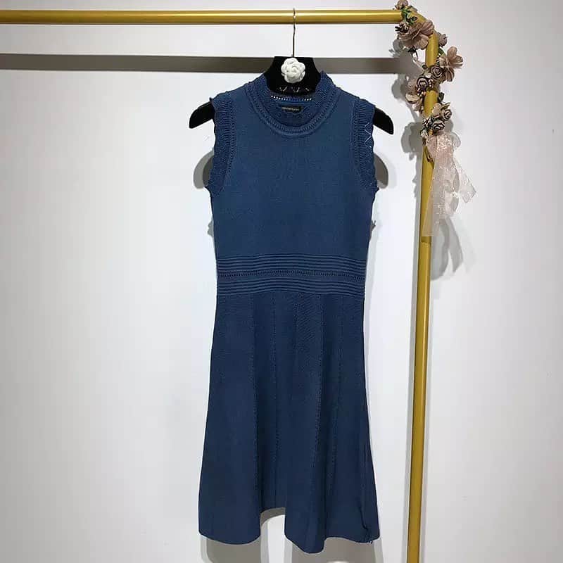LIALUCA ONLINE SHOPさんのインスタグラム写真 - (LIALUCA ONLINE SHOPInstagram)「Knitted hollow out solid dress ¥4,980 ・ ・ 膝丈のクラシカルなデザインのワンピース👗 縦長に見せてくれるのでスタイル良く着れます💕 ・ ・ #韓国 #韓国ファッション #ワンピース #二次会 #結婚式」6月24日 12時38分 - myime.jp