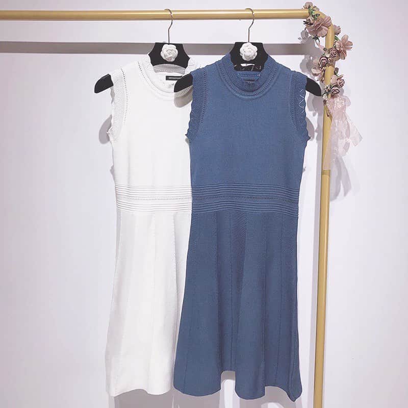 LIALUCA ONLINE SHOPのインスタグラム：「Knitted hollow out solid dress ¥4,980 ・ ・ 膝丈のクラシカルなデザインのワンピース👗 縦長に見せてくれるのでスタイル良く着れます💕 ・ ・ #韓国 #韓国ファッション #ワンピース #二次会 #結婚式」