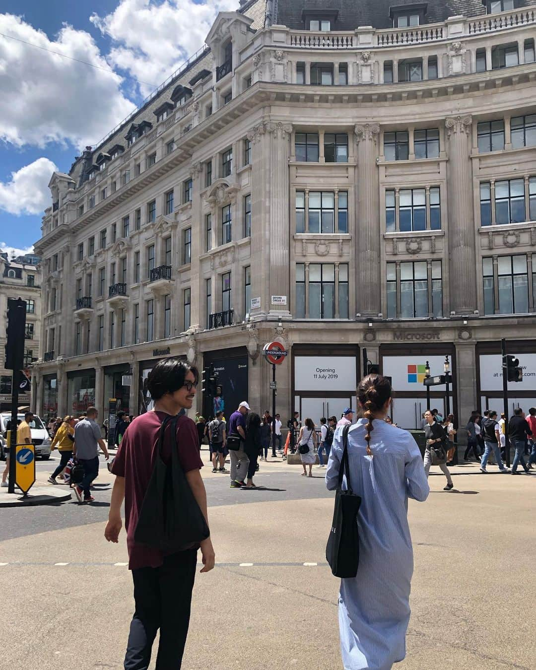 三原勇希さんのインスタグラム写真 - (三原勇希Instagram)「In London🇬🇧❤️ レギュラーラジオが特番でお休みになり、他のお仕事も調整させてもらえそうだったので‥ 一人でロンドンへ！ ヨーロッパやイギリス方面に行った事がなかったのと、大好きな友達が住んでいるからという理由で選びました🛫 王道とローカルをバランス良く、おいしいとこだけ詰め込んだ3日間、最高のアテンドをありがとう😭❣️ せっかくなのでゆっくりレポートしていきます〜。 最高だったのは全日お天気に恵まれたこと🌞 毎日晴天で涼しくて22時まで明るくてたっぷり遊べました。この日は唯一少し前から予約していた、 @sketchlondon に向かいつつショッピング👗🛍💎」6月24日 12時39分 - yuukimeehaa