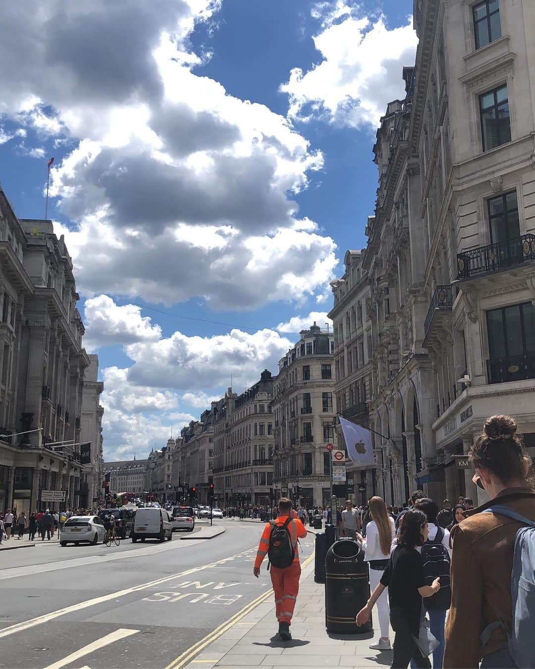 三原勇希さんのインスタグラム写真 - (三原勇希Instagram)「In London🇬🇧❤️ レギュラーラジオが特番でお休みになり、他のお仕事も調整させてもらえそうだったので‥ 一人でロンドンへ！ ヨーロッパやイギリス方面に行った事がなかったのと、大好きな友達が住んでいるからという理由で選びました🛫 王道とローカルをバランス良く、おいしいとこだけ詰め込んだ3日間、最高のアテンドをありがとう😭❣️ せっかくなのでゆっくりレポートしていきます〜。 最高だったのは全日お天気に恵まれたこと🌞 毎日晴天で涼しくて22時まで明るくてたっぷり遊べました。この日は唯一少し前から予約していた、 @sketchlondon に向かいつつショッピング👗🛍💎」6月24日 12時39分 - yuukimeehaa