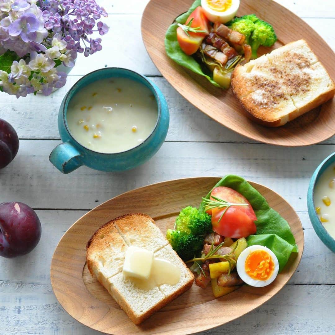 masayoさんのインスタグラム写真 - (masayoInstagram)「2019.6.24 ＊breakfast ・ あおいさんの食パンをトーストして はちみつバターで朝ごはん^^ バターはエシレの有塩、 はちみつはミエリツィアのオレンジの花。 ムスメはシナモントーストで。 ・ ムスコのお弁当の残りの ベーコンとジャガイモの ローズマリーにゆで卵を添えて。 とうもろこしのポタージュは 今朝はあったかくして。 ・」6月24日 11時16分 - masayo_san