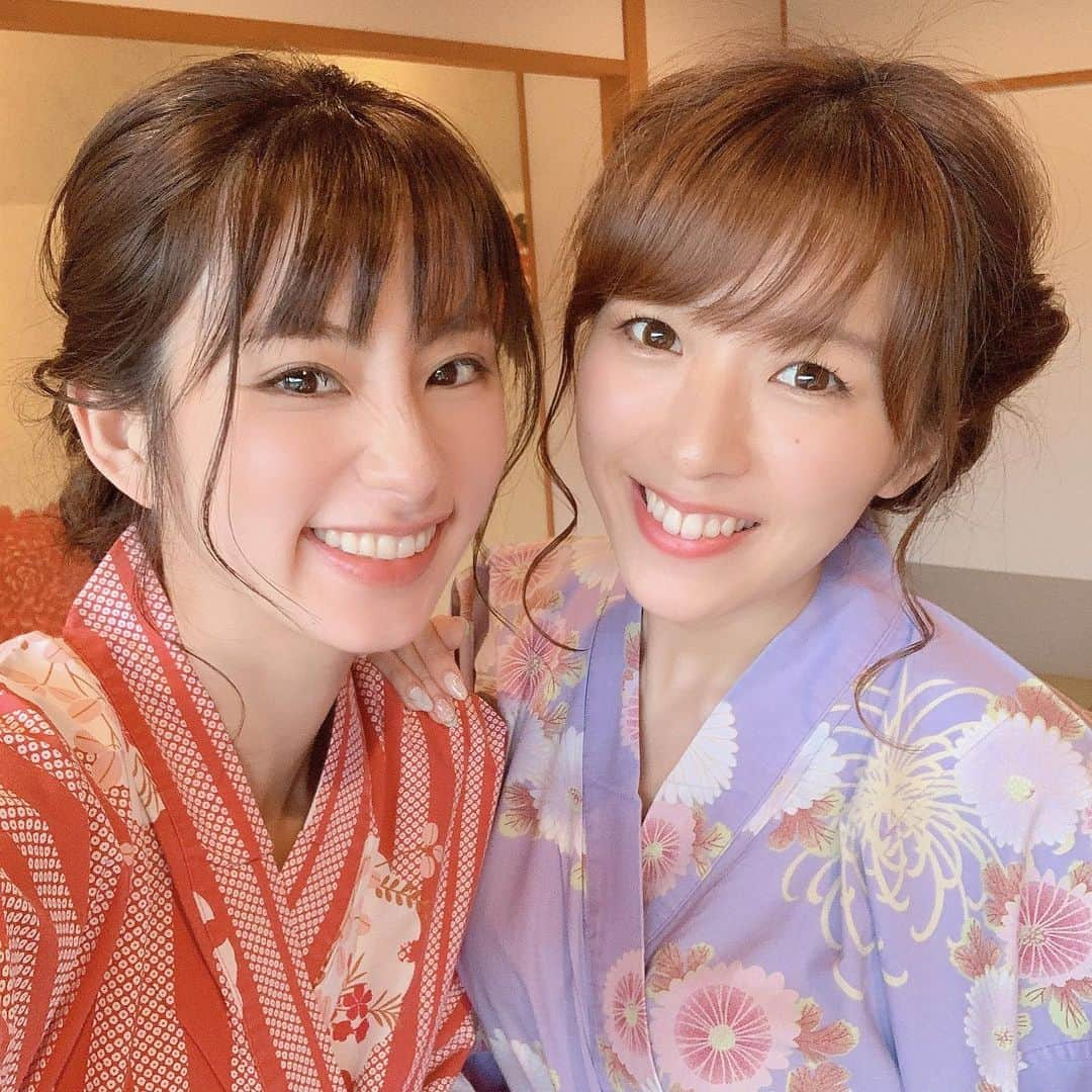 前田ゆうさんのインスタグラム写真 - (前田ゆうInstagram)「やっほい＼(^o^)／ しかし浴衣はこれにしたよん💖✨ 2枚目はこのたび1番のお気に入り写真^ ^🤳 石川にきてテンションあがりまくってるひとたちに セルフタイマーはむずかしかった😂ぽりぽり #金沢駅 #旅館 #ゆかた #ちゃんゆづ旅行記」6月24日 11時10分 - yuu_maeda