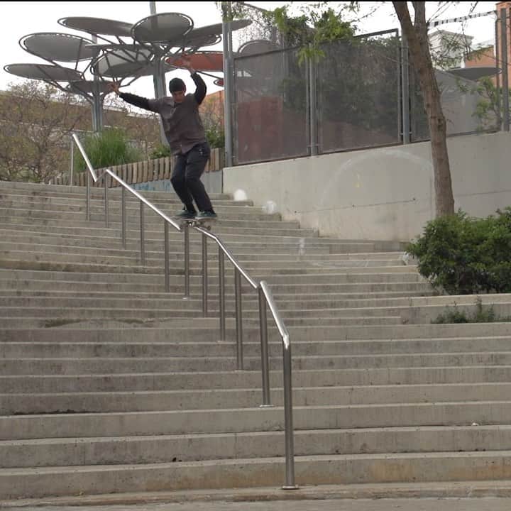 スラッシャーのインスタグラム：「🦆 @duckkovacs in @pizzaskateboards BEAKS video 🍕」