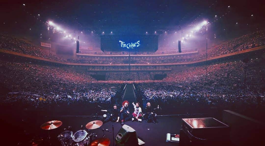山内日菜子のインスタグラム：「. SEKAINOOWARI TOUR 2019 『 The colors 』行ってきました！ 試合終わってすぐ、埼玉へ。笑 最終ホールバーディーだったから、気分良くライブに臨めた😁笑 ． ライブは、本当にパワーをもらえます。 メンバーのみんなを近くで見ることは出来なかったけど、ど真ん中の最高の席でした🤩 深瀬くんとなかじんの歌声、 さおりちゃんのピアノ、 ラブさんのドラム、 みんな全てレベルアップしてて、本当に凄かった！ また行きます！！ ありがとうセカオワ〜❤️ #sekainoowari #セカオワ #thecolors ( #投稿し直し )」