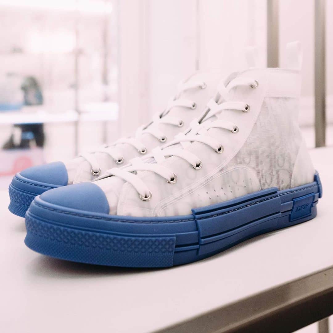 HYPEBEASTさんのインスタグラム写真 - (HYPEBEASTInstagram)「@hypebeaststyle: We went inside @dior’s seasonal showroom for a closer look at its new Spring/Summer 2020 sneaker silhouettes, @rimowa collaboration, @danielarsham-approved accessories and @yoon_ambush’s jewelry. Swipe to check out the lavish items, then head to the link in our bio to view more.  Photo: Pa Mulier/@hypebeastfr」6月24日 11時33分 - hypebeast