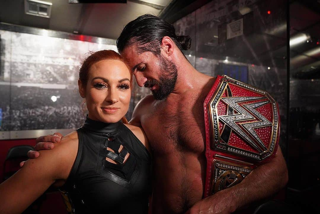 WWEさんのインスタグラム写真 - (WWEInstagram)「Conquering the universe one day at a time! @wwerollins gets an assist from @beckylynchwwe to help him retain his #UniversalChampionship! #WWEStompingGrounds」6月24日 11時35分 - wwe