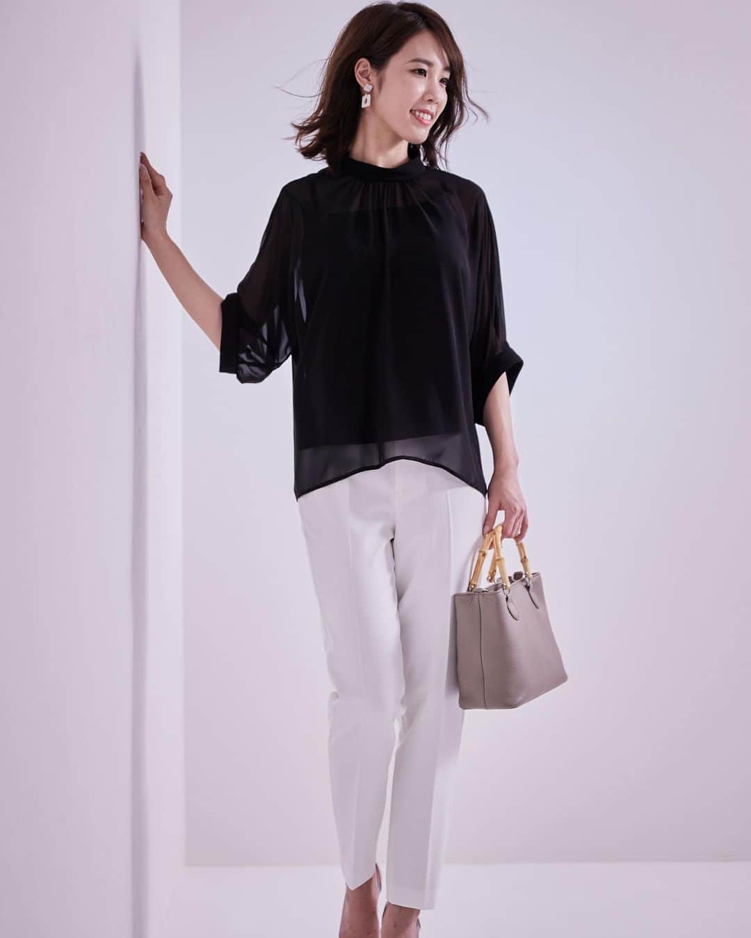 m-i-d e-shoppingさんのインスタグラム写真 - (m-i-d e-shoppingInstagram)「・ Fashion Solution ・ Vol.02 Q:エッジの効いたアイテムをきれい目に着るには？ ・ #mpremier #aveniretoile #mid_e_shopping #mid_press #mid_official」6月24日 11時45分 - mid_e_shopping