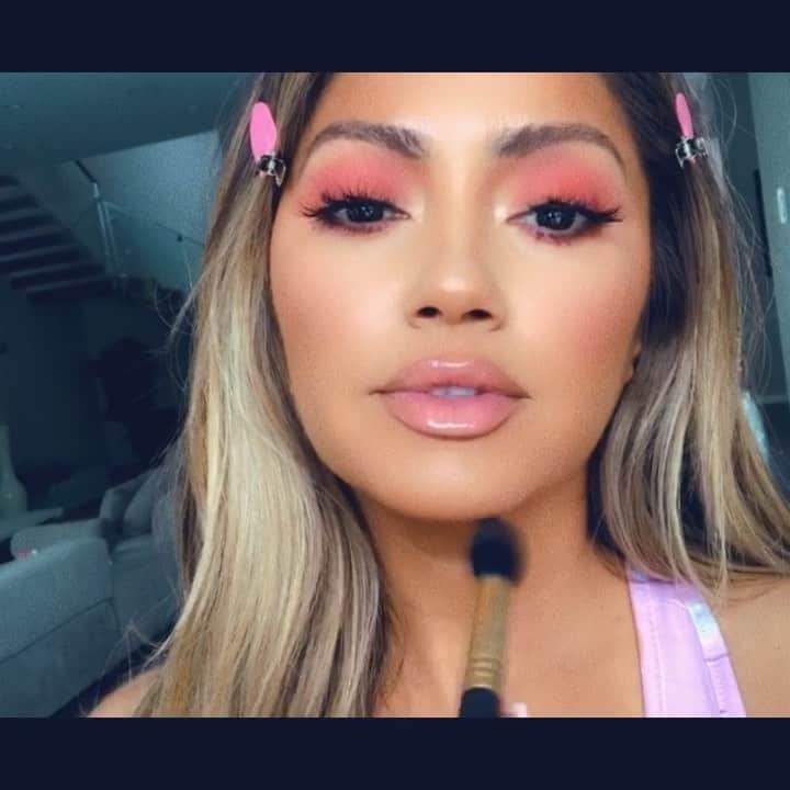 ジェシカ・バーチアーガのインスタグラム：「Pinky vibes last night 💕 Makeup: @marinadawngarcia」