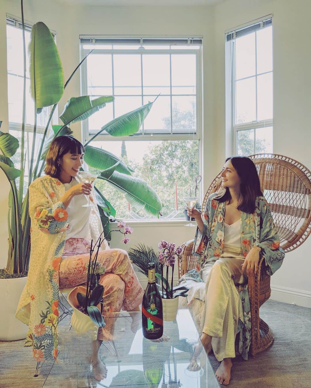 エリーローズさんのインスタグラム写真 - (エリーローズInstagram)「Girl time w/ @julierochemiya at her beautiful home in Los Angeles🍸 ロサンゼルスでの生活を楽しんでるジュリー家での ステイ。シティーとは違うローキーなアーバンライフが居心地よくて、羨ましい✨  #ghmumm #mumm」6月24日 12時17分 - ellirose