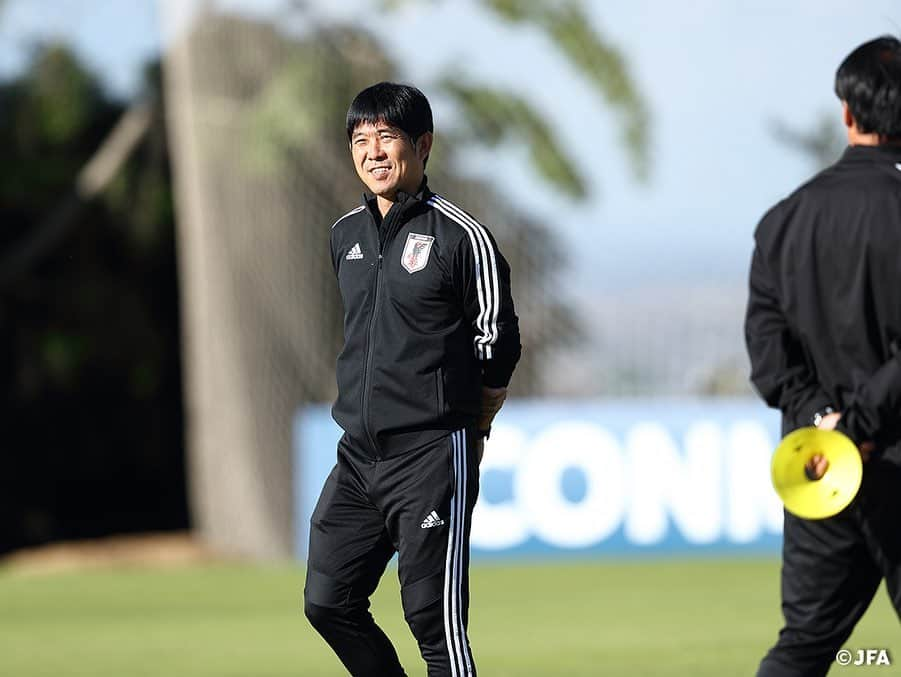 日本サッカー協会さんのインスタグラム写真 - (日本サッカー協会Instagram)「【📸日本代表 Team Cam】 #SAMURAIBLUE の6/22の練習には、ベロ・オリゾンテ周辺にお住まいの日本人、日系人の方々約70人が応援にかけつけてくれました。たくさんの応援ありがとうございます！ ・ >>Next Match グループステージ 第3戦 📅日本時間6/25 8:00 🆚vsエクアドル🇪🇨 ・ #jfa #daihyo #コパアメリカ #Copaamerica ・ ――――――――――――――――――﻿ CONMEBOLコパアメリカブラジル2019﻿ 6/18 0-4 チリ🇨🇱 6/21 2-2 ウルグアイ🇺🇾 6/25 08:00　vsエクアドル🇪🇨 ※すべて日本時間﻿ 👉大会情報はJFA.jpへ﻿ ――――――――――――――――――」6月24日 12時23分 - japanfootballassociation