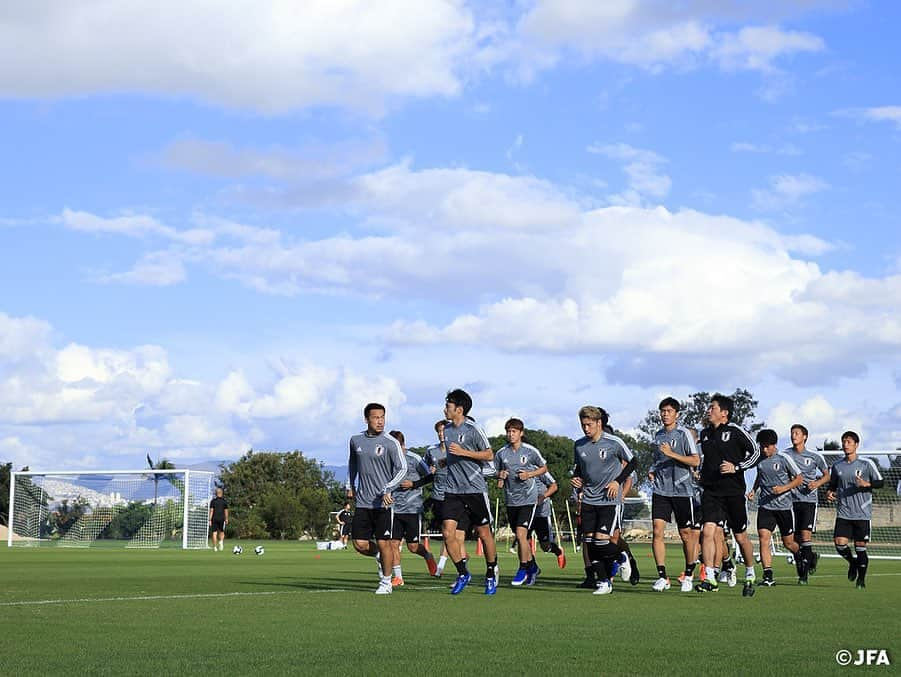 日本サッカー協会さんのインスタグラム写真 - (日本サッカー協会Instagram)「【📸日本代表 Team Cam】 #SAMURAIBLUE の6/22の練習には、ベロ・オリゾンテ周辺にお住まいの日本人、日系人の方々約70人が応援にかけつけてくれました。たくさんの応援ありがとうございます！ ・ >>Next Match グループステージ 第3戦 📅日本時間6/25 8:00 🆚vsエクアドル🇪🇨 ・ #jfa #daihyo #コパアメリカ #Copaamerica ・ ――――――――――――――――――﻿ CONMEBOLコパアメリカブラジル2019﻿ 6/18 0-4 チリ🇨🇱 6/21 2-2 ウルグアイ🇺🇾 6/25 08:00　vsエクアドル🇪🇨 ※すべて日本時間﻿ 👉大会情報はJFA.jpへ﻿ ――――――――――――――――――」6月24日 12時23分 - japanfootballassociation