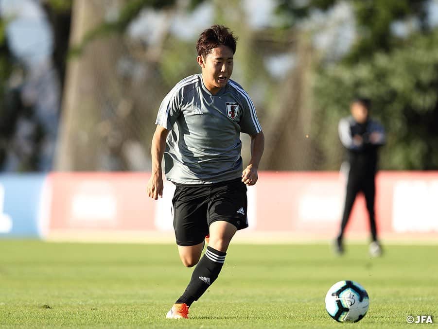 日本サッカー協会さんのインスタグラム写真 - (日本サッカー協会Instagram)「【📸日本代表 Team Cam】 #SAMURAIBLUE の6/22の練習には、ベロ・オリゾンテ周辺にお住まいの日本人、日系人の方々約70人が応援にかけつけてくれました。たくさんの応援ありがとうございます！ ・ >>Next Match グループステージ 第3戦 📅日本時間6/25 8:00 🆚vsエクアドル🇪🇨 ・ #jfa #daihyo #コパアメリカ #Copaamerica ・ ――――――――――――――――――﻿ CONMEBOLコパアメリカブラジル2019﻿ 6/18 0-4 チリ🇨🇱 6/21 2-2 ウルグアイ🇺🇾 6/25 08:00　vsエクアドル🇪🇨 ※すべて日本時間﻿ 👉大会情報はJFA.jpへ﻿ ――――――――――――――――――」6月24日 12時23分 - japanfootballassociation