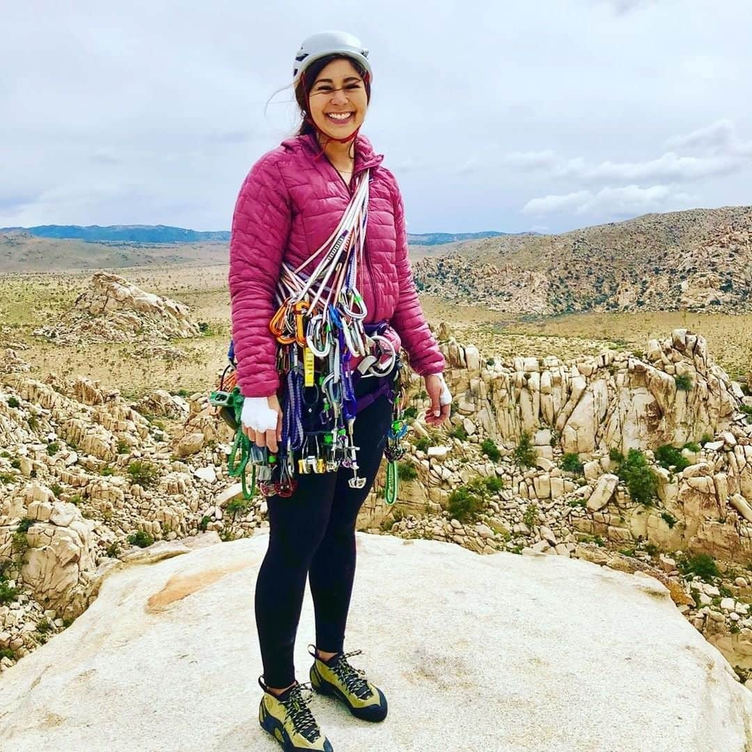 REIさんのインスタグラム写真 - (REIInstagram)「Is there a better sound than gear jingling on a long climb?  Photo: @megnificentmiles in Joshua Tree National Park, #California. #ForceOfNature」6月24日 4時01分 - rei