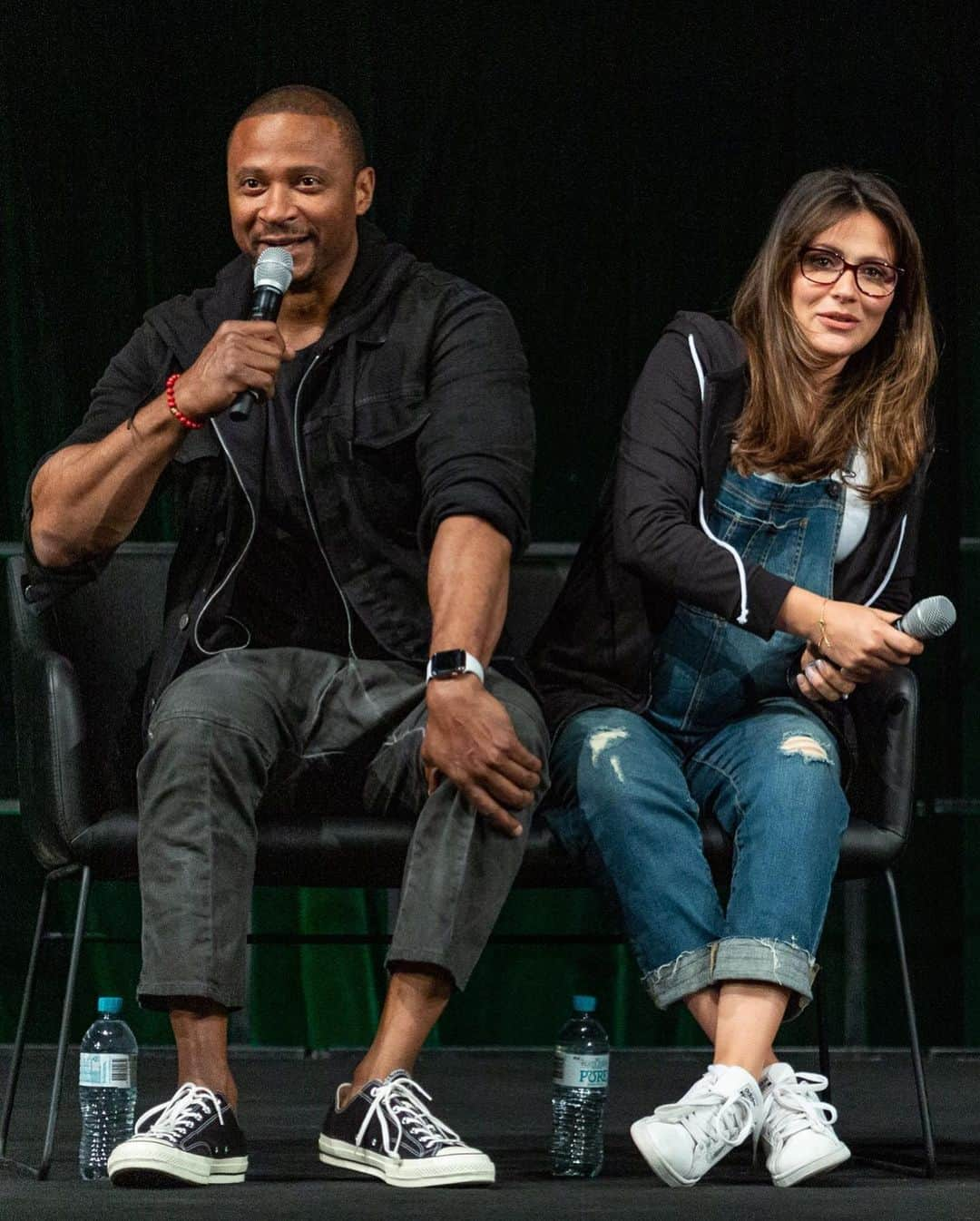 Just Jaredさんのインスタグラム写真 - (Just JaredInstagram)「@robbieamell and @stephenamell talk about all things DC Universe at the @supanovaexpo with @italiaricci and @davidpaulramsey. #RobbieAmell #StephenAmell #ItaliaRicci #DavidRamsey Photos: SplashNews」6月24日 4時02分 - justjared