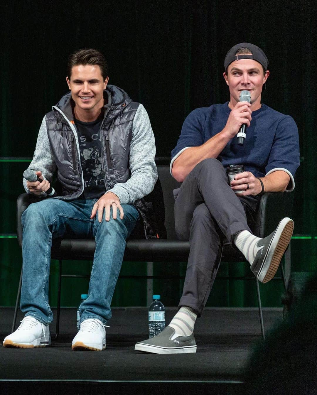 Just Jaredさんのインスタグラム写真 - (Just JaredInstagram)「@robbieamell and @stephenamell talk about all things DC Universe at the @supanovaexpo with @italiaricci and @davidpaulramsey. #RobbieAmell #StephenAmell #ItaliaRicci #DavidRamsey Photos: SplashNews」6月24日 4時02分 - justjared