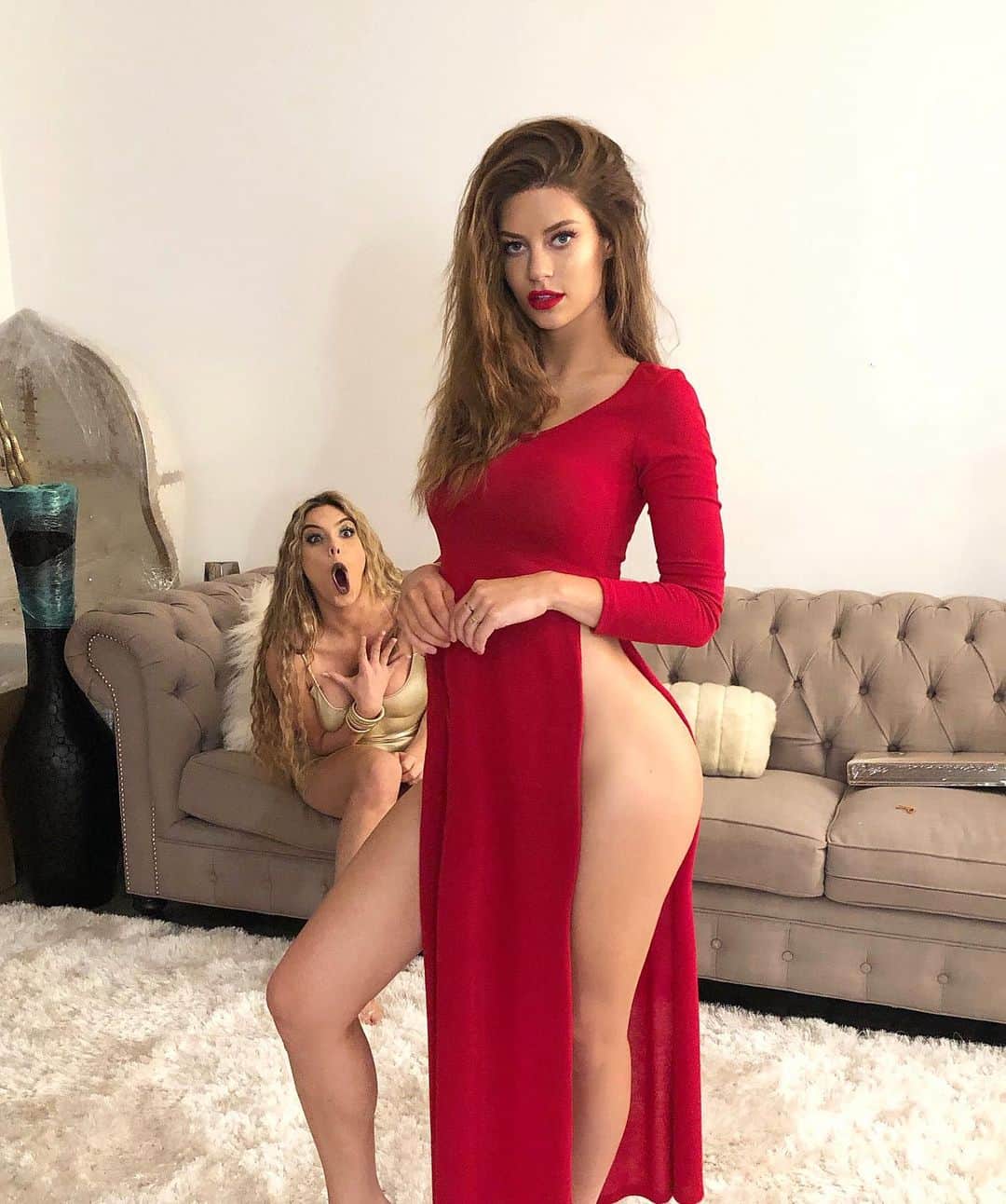 Hannah Stockingのインスタグラム：「Caption this 👇😹」