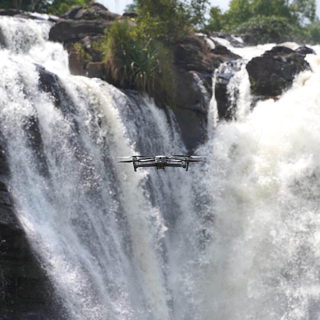 マプ・ヤンガ＝ムビワさんのインスタグラム写真 - (マプ・ヤンガ＝ムビワInstagram)「🇨🇫😴 Visite des chutes de Boali en Centrafrique. J’ai profité de ce moment pour tester mon drone. 🔥😍」6月24日 4時04分 - mapou.yangambiwa