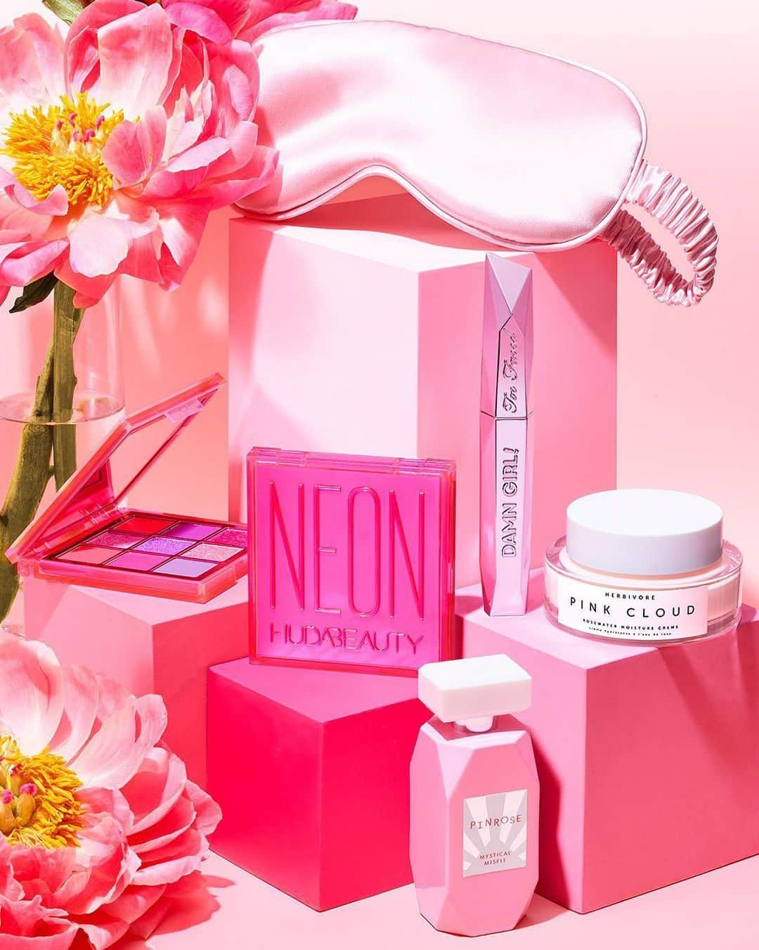 セフォラさんのインスタグラム写真 - (セフォラInstagram)「Not to put pink on a pedestal, but…It’s #nationalpinkday 💘 💝 💖 💗 💓 💞 💕 🌸 🌺 🌷」6月24日 4時05分 - sephora