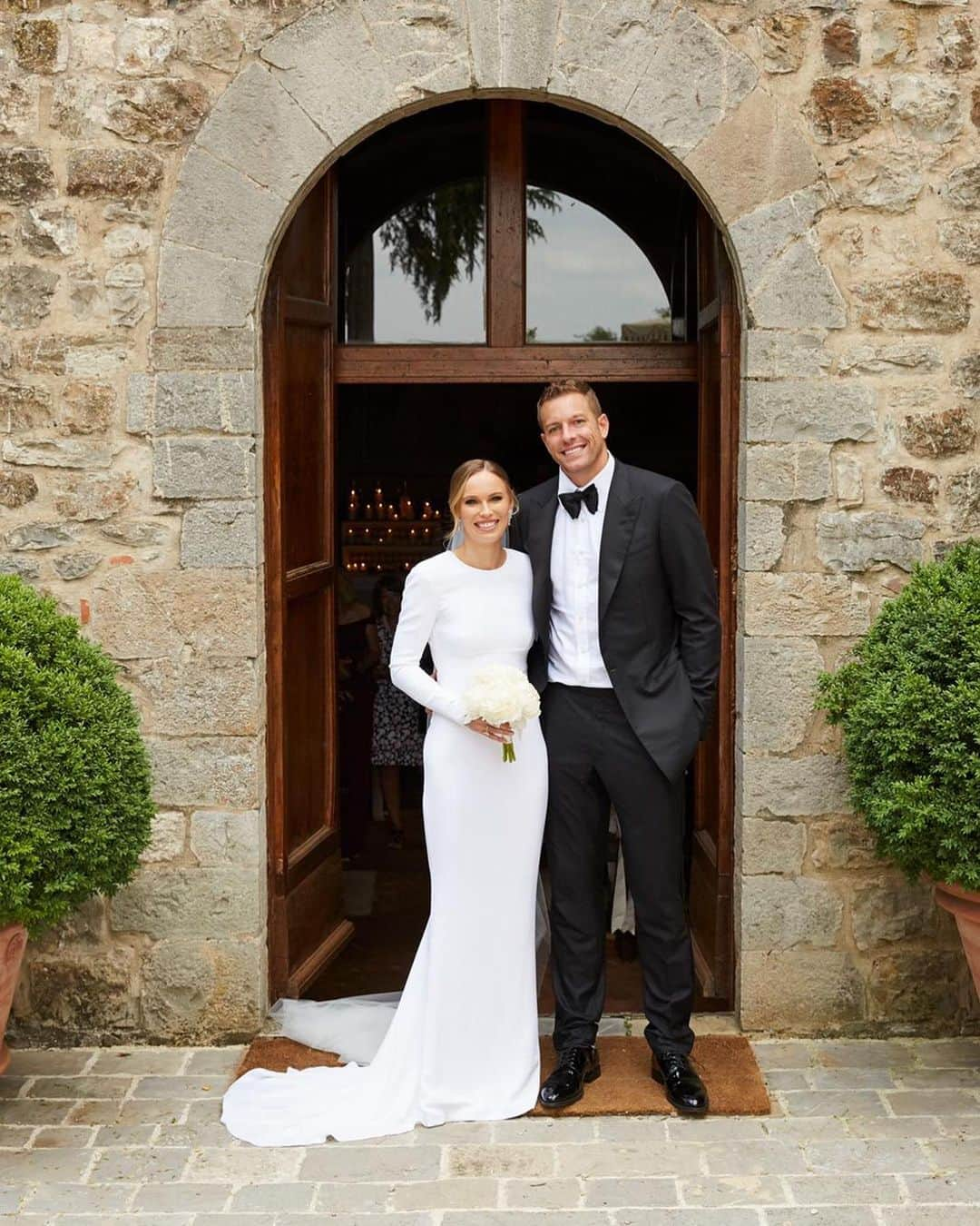 CarolineWozniackiさんのインスタグラム写真 - (CarolineWozniackiInstagram)「We had a small religious ceremony with our families, to start the weekend off, in the chapel at Castiglion Del Bosco. Wearing my @stellamccartney dress! 📸 @paulwhitephoto  Makeup: @clarissalunanyc  Hair: @daynagoldstein」6月24日 4時10分 - carowozniacki