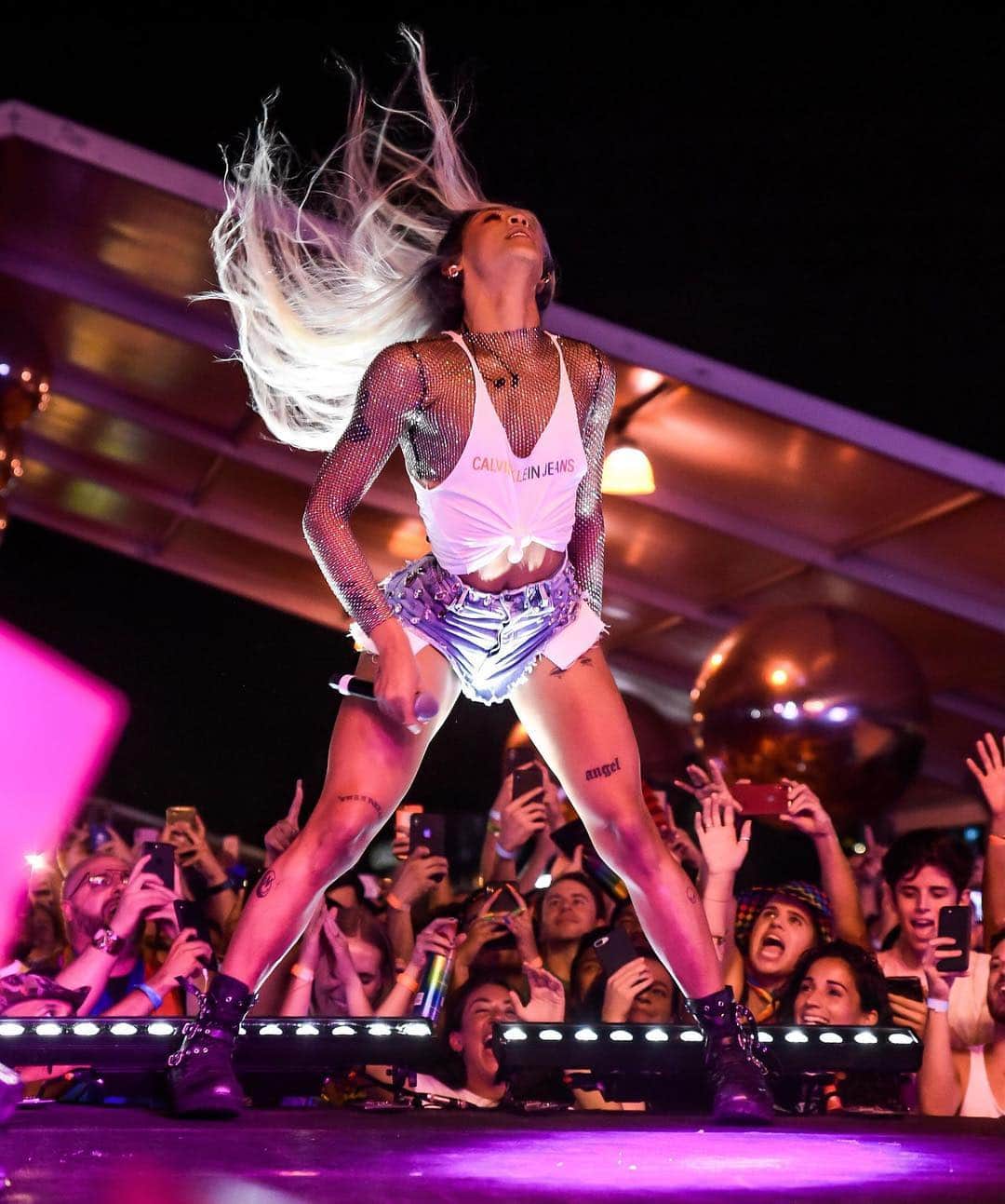 Calvin Kleinさんのインスタグラム写真 - (Calvin KleinInstagram)「Show 'em how it's done:  @pabllovittar brought the 🔥 for a #Pride performance this weekend in #Miami. 🏳️‍🌈 #PROUDINMYCALVINS 📸: @ernnacost ⠀⠀⠀⠀⠀⠀⠀⠀ Tap 🔝to shop」6月24日 4時11分 - calvinklein