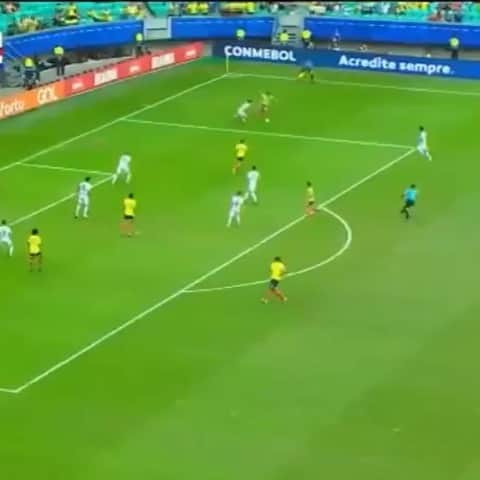 サッカー コロンビア代表チームのインスタグラム：「Así fue el gol de Gustavo Cuellar para el 1-0 parcial ante @albirroja vía @golcaracol」