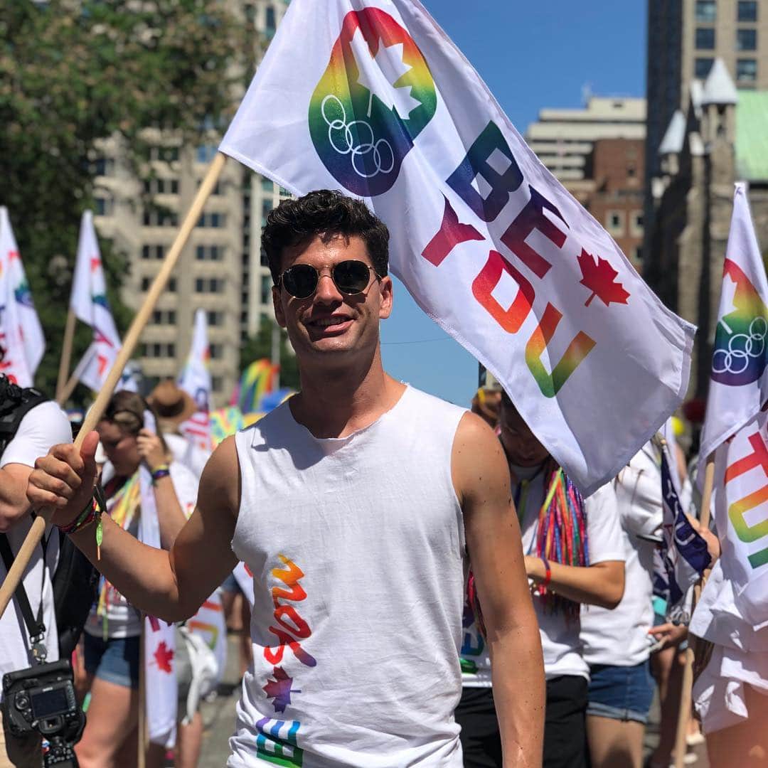 ハビエル・ラジャのインスタグラム：「Proudly marching and making a perfect combo with my fellow olympians during Olympic Day here in Toronto 🏳️‍🌈 🇨🇦 . Important message from @teamcanada : #BeYou」