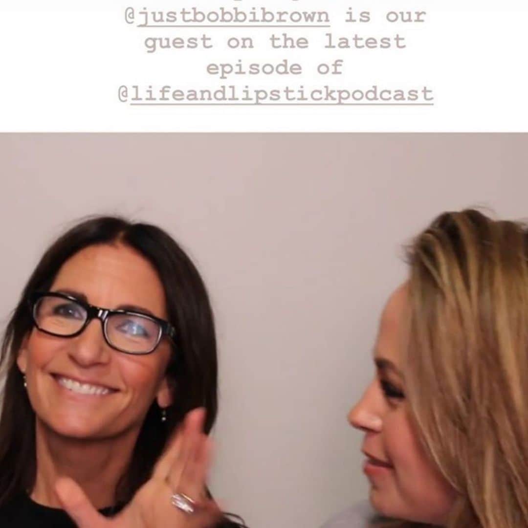 ボビー・ブラウンのインスタグラム：「I’m so proud of @hannahmartinmakeup and how she took her career by the horns. Can’t wait to listen to her  podcast @lifeandlipstickpodcast @lisapotterdixon and reminisce of the good old days of #Bobbi You know she did Kate Middleton’s makeup for the royal wedding and so much more.  #beautyinfluencer #makeupartist #podcaster #mother #wife etc. 👑🍸👏」