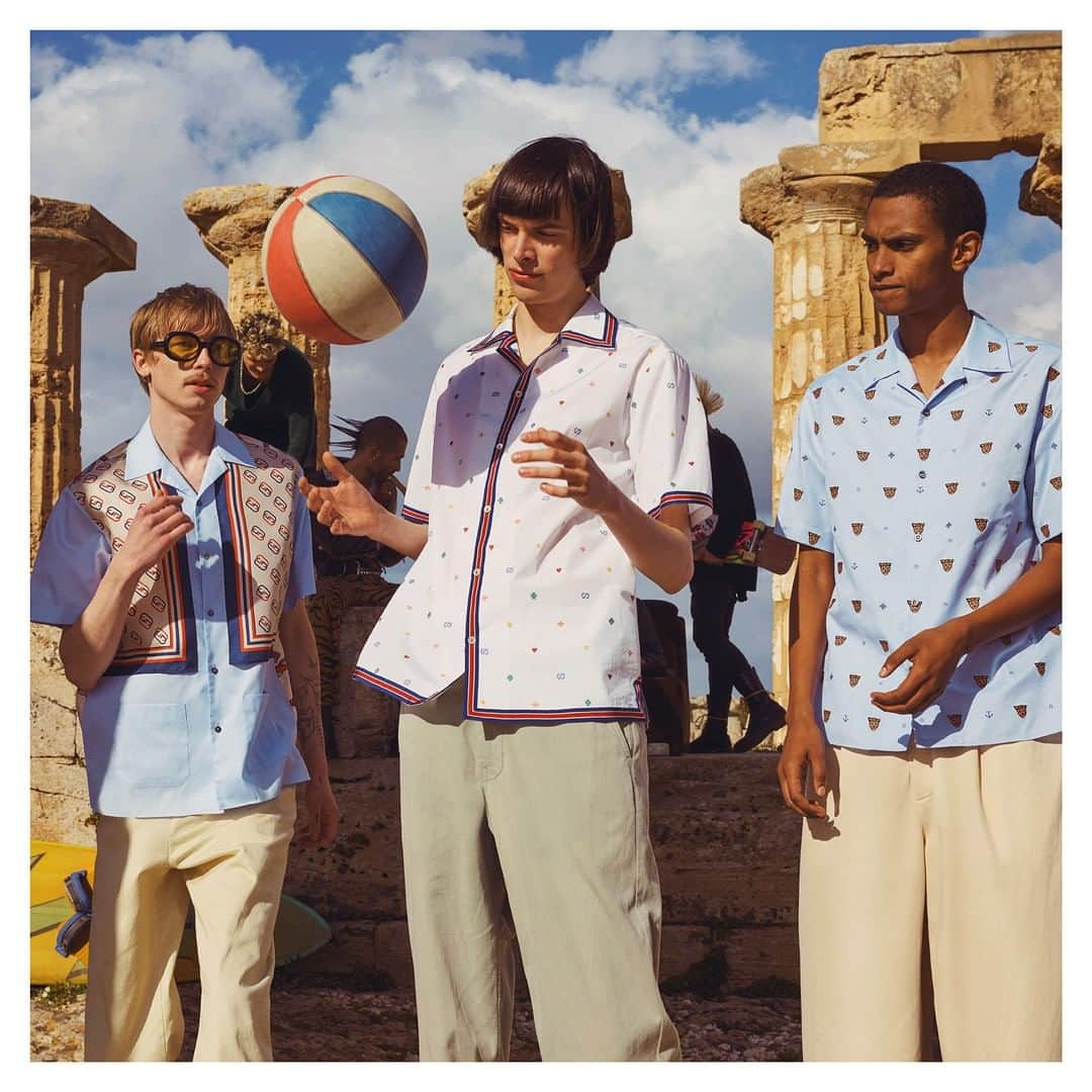 グッチさんのインスタグラム写真 - (グッチInstagram)「Looking at new men’s bowling shirts embellished with the House motifs and symbols, part of the #GucciPreFall19 collection by @alessandro_michele. Discover more through link in bio. #AlessandroMichele #GucciTowardsSummer」6月24日 5時00分 - gucci