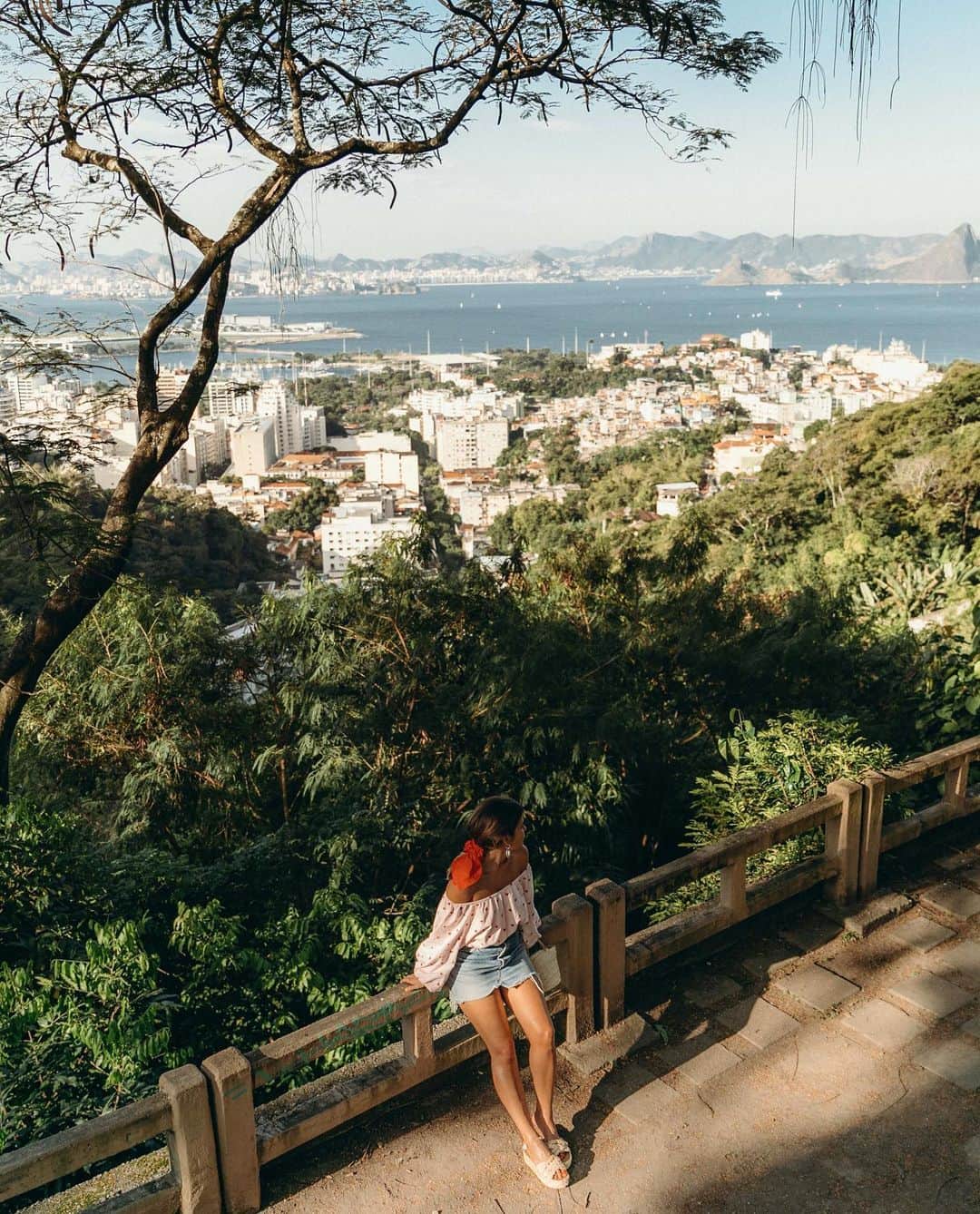 Collage Vintageさんのインスタグラム写真 - (Collage VintageInstagram)「Exploring Rio de Janeiro, and I’m so in love with this city 🇧🇷❤️ @camilacoelhocollection @revolve #revolvearoundtheworld」6月24日 4時55分 - collagevintage
