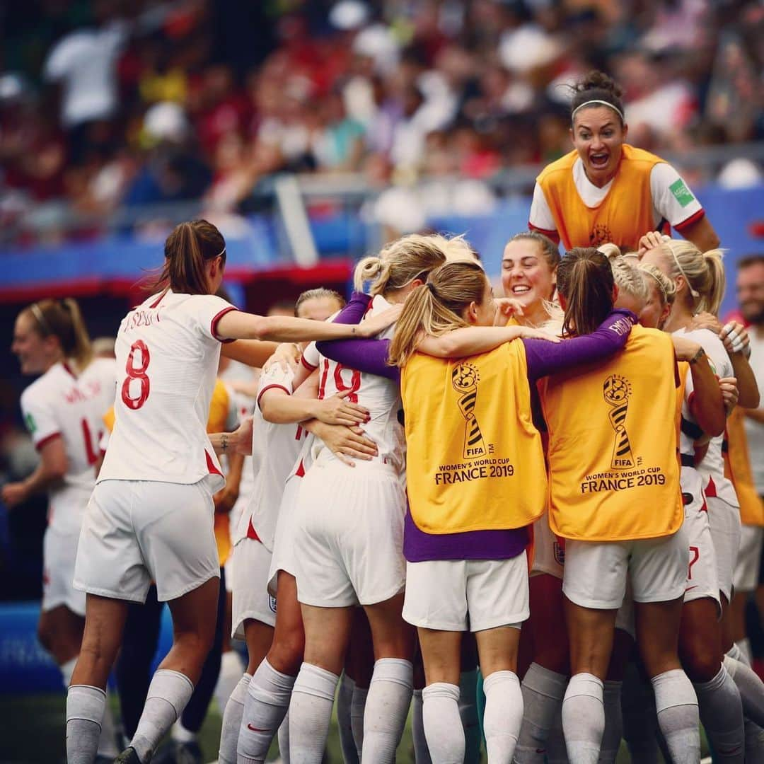 サッカー イングランド代表チームさんのインスタグラム写真 - (サッカー イングランド代表チームInstagram)「Our @lionesses 🙌」6月24日 5時24分 - england