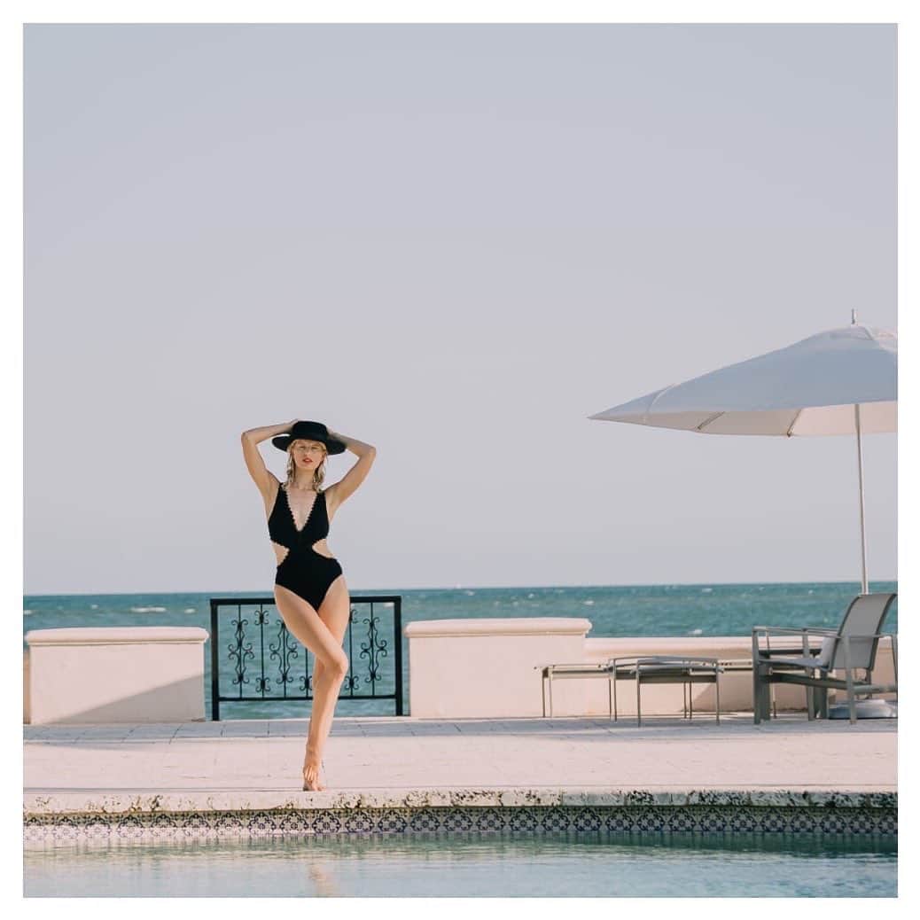 カロリナ・クルコヴァさんのインスタグラム写真 - (カロリナ・クルコヴァInstagram)「What’s your #sunday? 😍 #swimwear @missoni #foto by @genstreetstyle , thank you 💋#Florida #KKstyle」6月24日 5時26分 - karolinakurkova