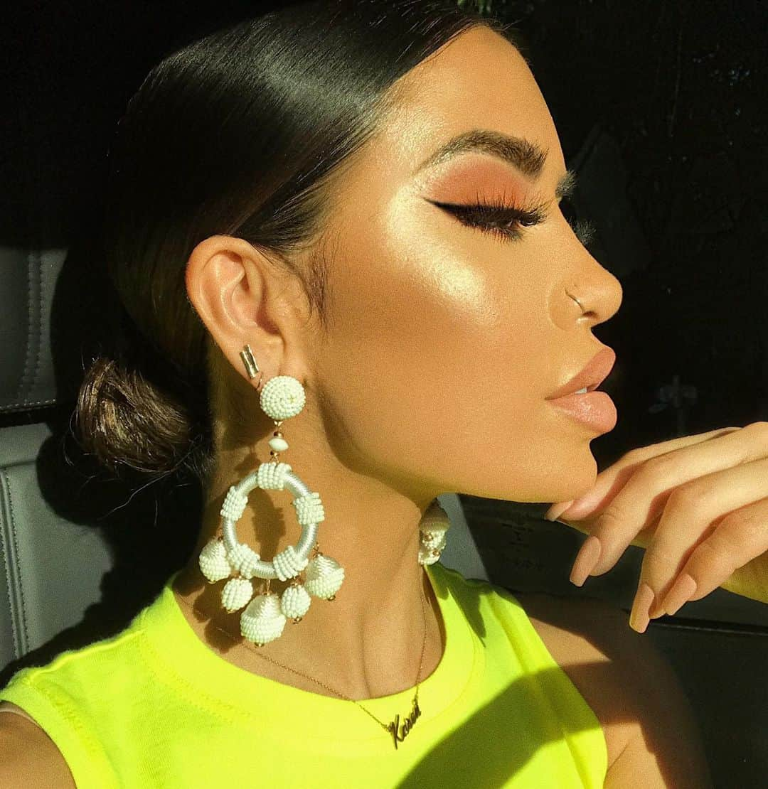 iluvsarahiiさんのインスタグラム写真 - (iluvsarahiiInstagram)「Snnnnnnnnsnacthed by the sun ☀️ _______________________________ Top @shopwithbelen  Earrings @misslolaofficial  Eyes @colourpopcosmetics Through My Eyes  #iluvsarahiixcolourpop ( Euphoric + Canela )  Highlight @artistcouture Haute Damn  Lips @colourpopcosmetics Lippie Stix In Cookie  Lashed @lillylashes In Miami  Liner @toofaced BTS Liquid Liner」6月24日 5時45分 - iluvsarahii