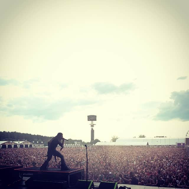 ロブ・ゾンビさんのインスタグラム写真 - (ロブ・ゾンビInstagram)「Tonight in Belgium 🇧🇪 was final night of the tour. It was a big one. So long and see you next time! #robzombie #graspop #belgium🇧🇪」6月24日 5時54分 - robzombieofficial