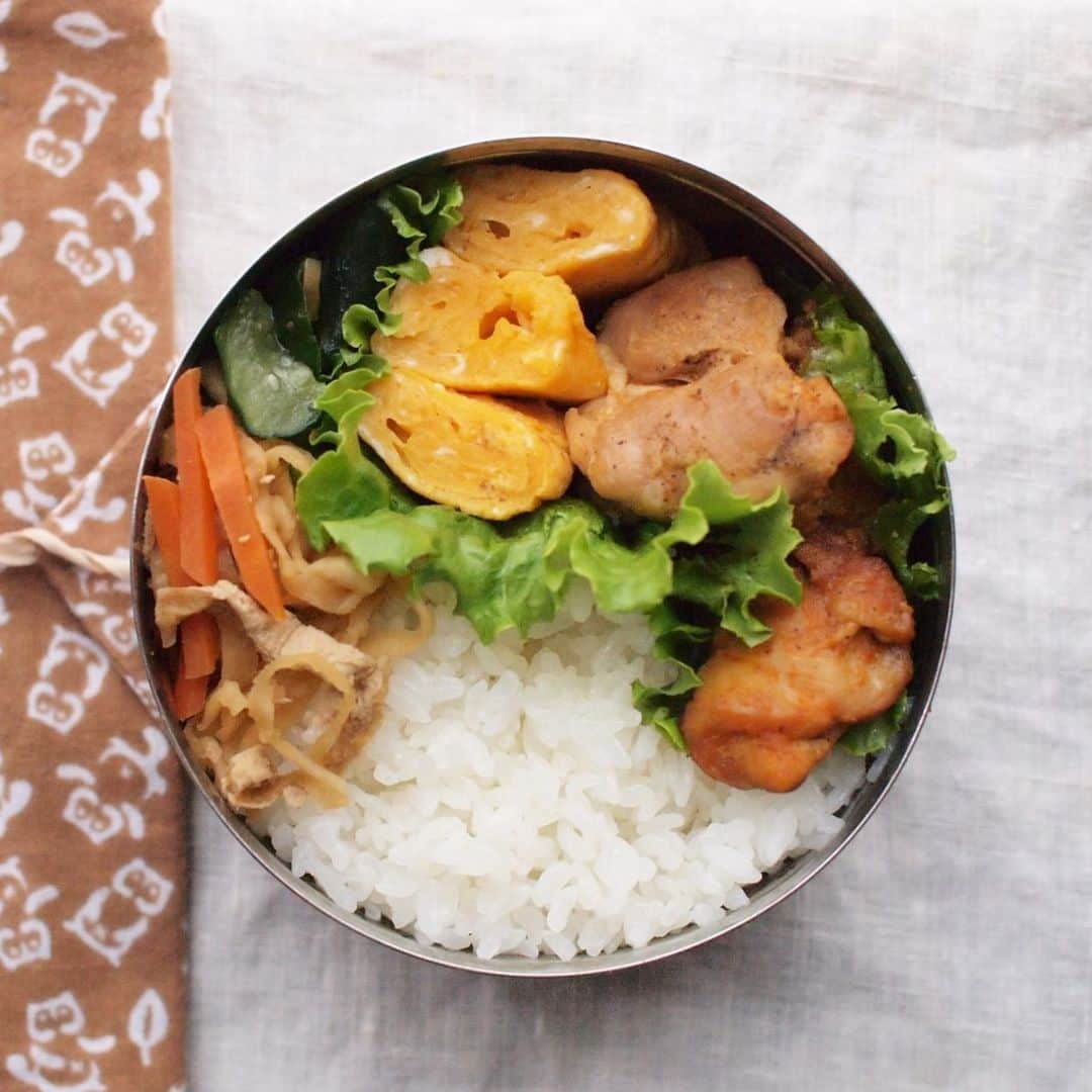 のインスタグラム：「06.24 チキンソテー弁当  #roco弁 #お弁当 #高校生弁当 #高1男子弁当 #obento #bento #sensedemasaki #手ぬぐい #箸入れ」