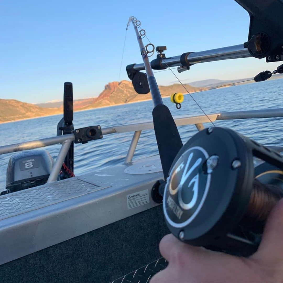 Filthy Anglers™さんのインスタグラム写真 - (Filthy Anglers™Instagram)「Let’s hear it! What did you do to relax this weekend? Our buddy @tpearson_91 got out on the water, did you? Hopefully everyone is out enjoying the first official few days of summer! Soak it up as well as those rays. www.filthyanglers.com  #getoutdoors #weekend #lakelife #fishing #anglerapproved #getoutside #boating #girlswhofish #laketrout」6月24日 6時00分 - filthyanglers