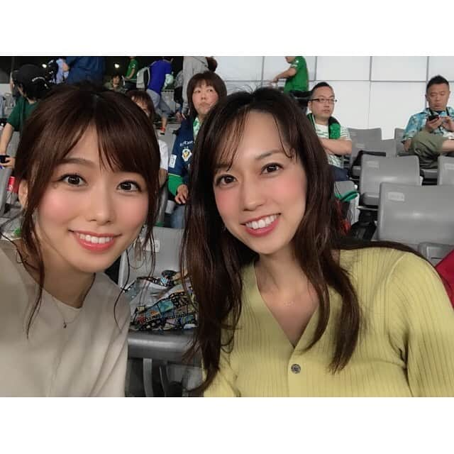 山田真以さんのインスタグラム写真 - (山田真以Instagram)「週末は久しぶりに味スタへ⚽️💚 思い入れのある２つのチームの観戦に行ってきました！ スコアレスドローだったけれど、ヴェルディもアルディージャも選手たちの気持ちが伝わる見応えのあるゲームでした👏👏 . . 相変わらず、ヴェルディのサポーターさんたちが作り出す雰囲気がとても好きで、たった半年だったけれど、ご縁あってチームの魅力に触れられたことに感謝です。 “泉澤選手のマリノスも応援に行きますね！”と、何人ものサポーターさんが声をかけて下さったのも嬉しかった☺️ . そして大宮の応援番組を担当していた時のディレクターさんや記者の皆さんに会えたり、馴染みの大宮サポーターさんたちもわざわざ声を掛けにきてくれたりと嬉しかったです🍊チームが順調な様子もしっかり伝わってきました☺️ . 次は日産スタジアムに行くことがとても楽しみです🇫🇷 #東京ヴェルディ#大宮アルディージャ#Jリーグ#サッカー#観戦#verdy#ardija#jleague#football」6月24日 6時07分 - maaai.yamada