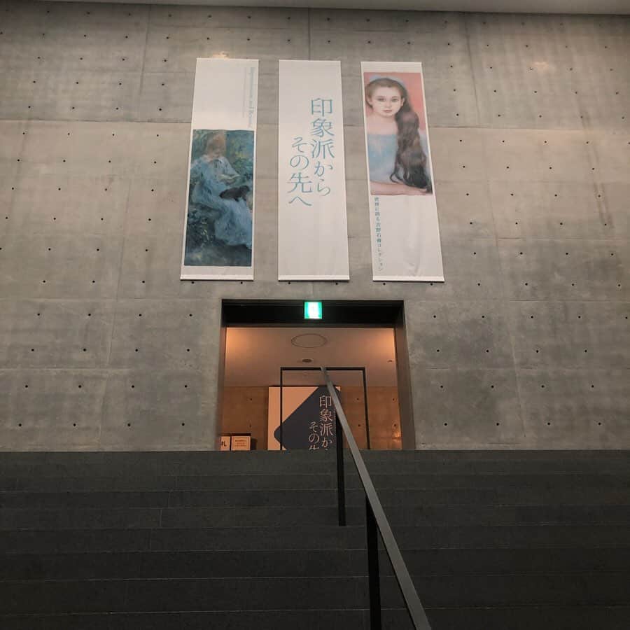 moe yamamotoさんのインスタグラム写真 - (moe yamamotoInstagram)「🖼 ． ． 7/21まで兵庫県立美術館で開催している 世界に誇る吉野石膏コレクション ｢印象派からその先へー｣を 見に行ってきたよー\(◡̈)/ ． 今まで絵画を見に行く機会がなくて 今回初めて見に行ってんけど、 ほんとに凄い！！の一言🥺💓 ． 芸術ってこういうことなんやなーってなった！ 無知の私でも知ってる【ピカソ】や【ゴッホ】など 世界的な絵画もあって見応え十分😳✨ ． また機会があったら行きたい！！！ ． 7/21までしてるからみんなも この機会に見に行ってみてね🤟🏻💕 ． ． ． ． #吉野石膏 #吉野石膏コレクション #印象派 #絵画 #兵庫県立美術館 #美術館 #美術館巡り #美術展 #美術展巡り」6月24日 6時19分 - __moegram.__